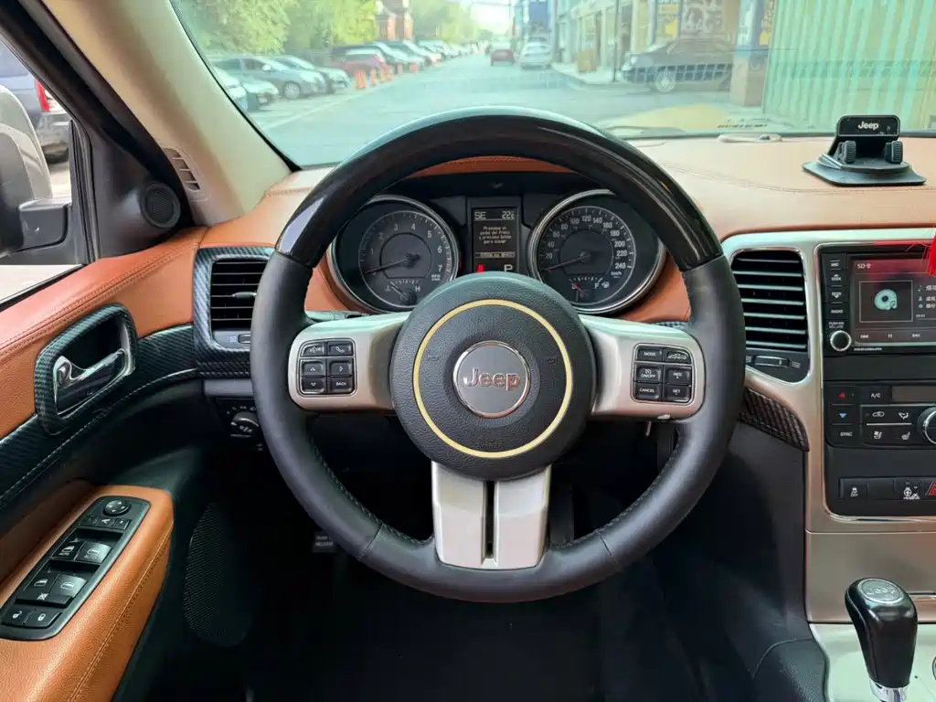 Jeep Grand Cherokee (Import) — миниатюра 5