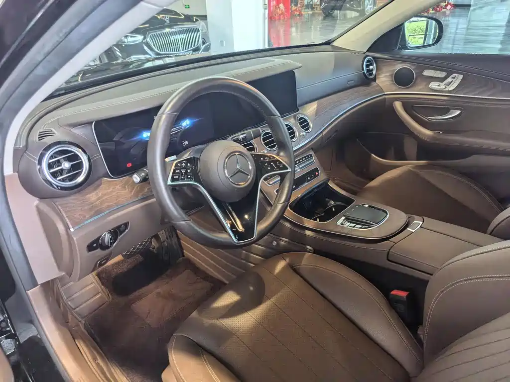 Mercedes-Benz E-Class — миниатюра 11