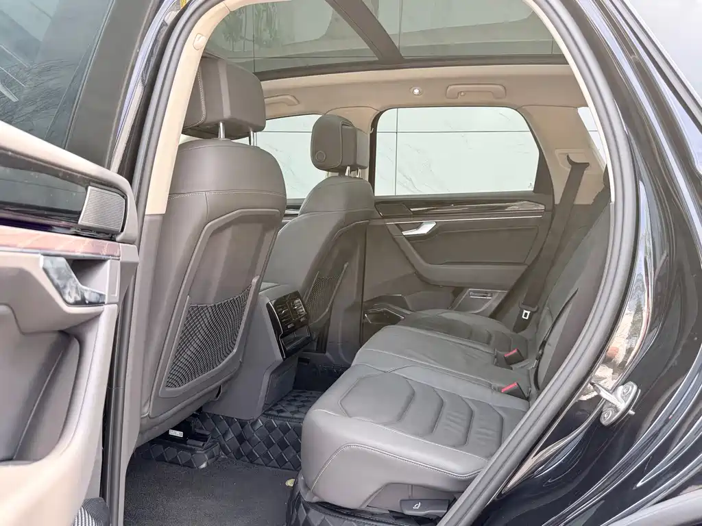 Volkswagen Touareg — миниатюра 10