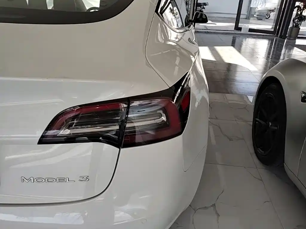 Tesla Model 3 — миниатюра 8