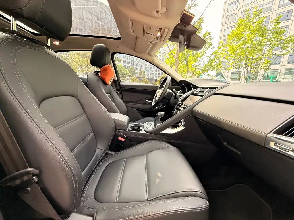 Jaguar E-PACE — миниатюра 9