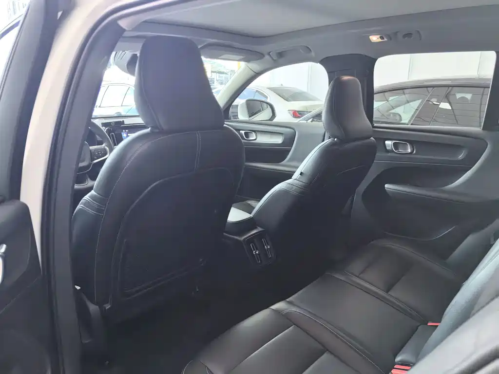 Volvo XC40 T4 4WD Smart Vision Luxury Edition, фото 6