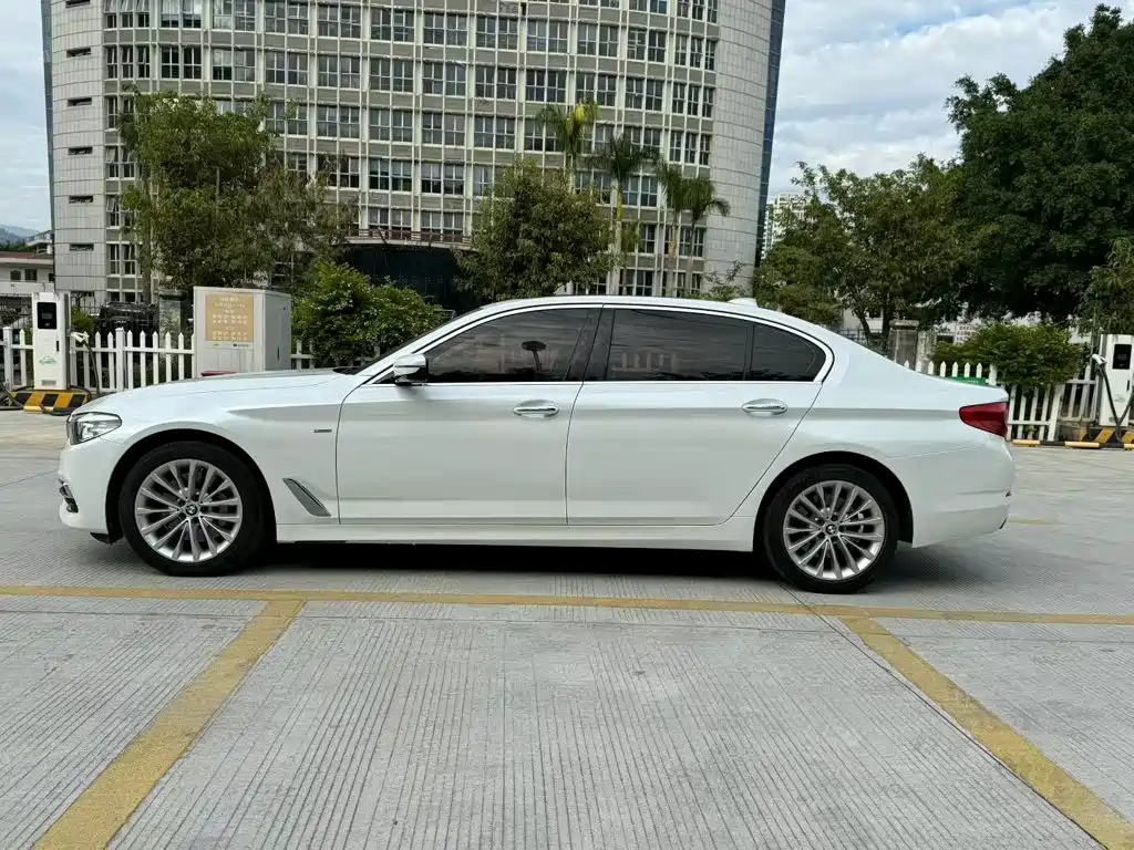 BMW 5 Series — миниатюра 3