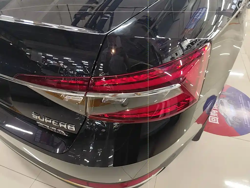 Skoda Superb — миниатюра 8