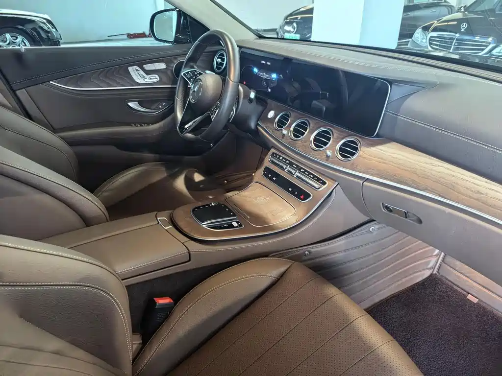 Mercedes-Benz E-Class — миниатюра 9