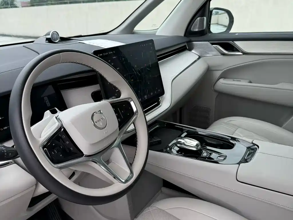 Volvo EM90 2025 Ultra мест