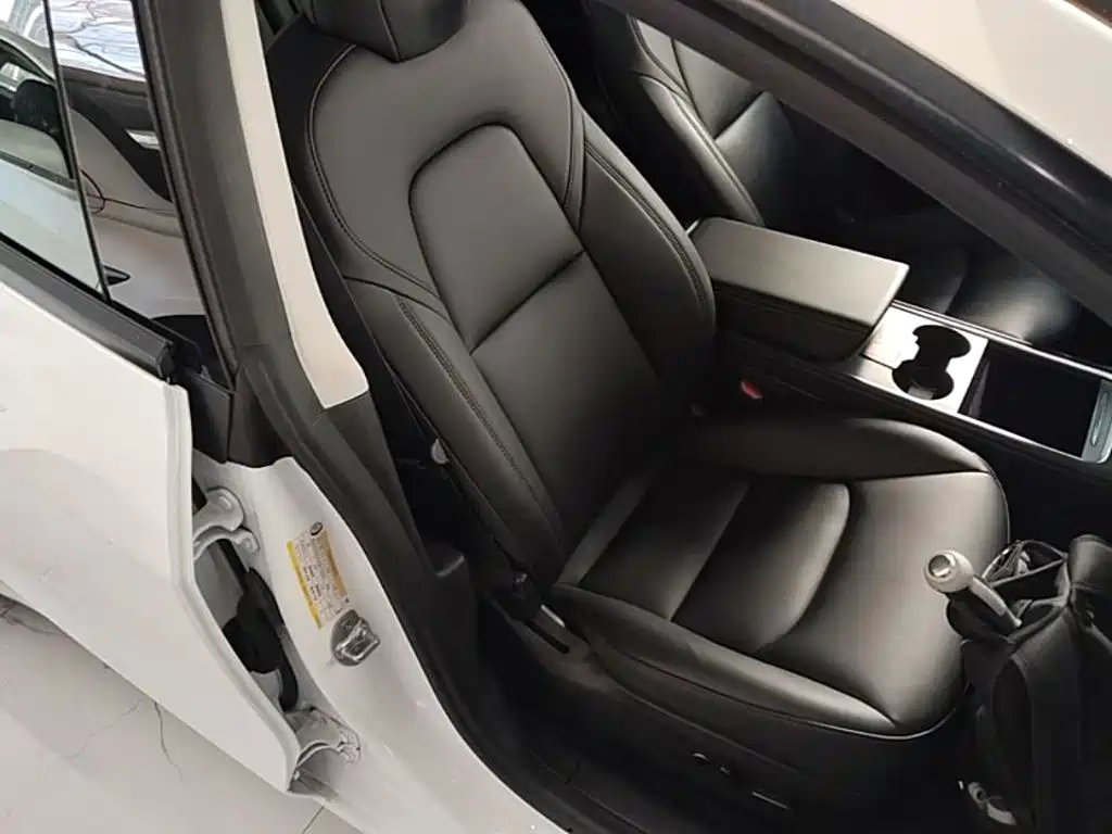Tesla Model 3 — миниатюра 25