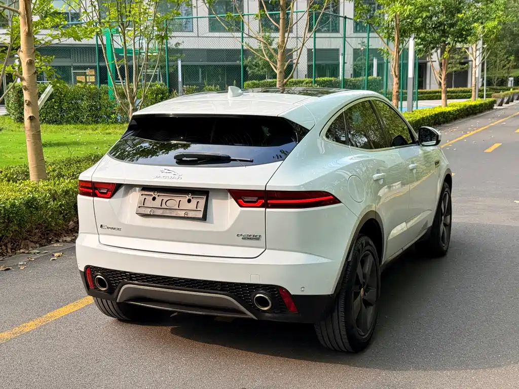 Jaguar E-PACE — миниатюра 5