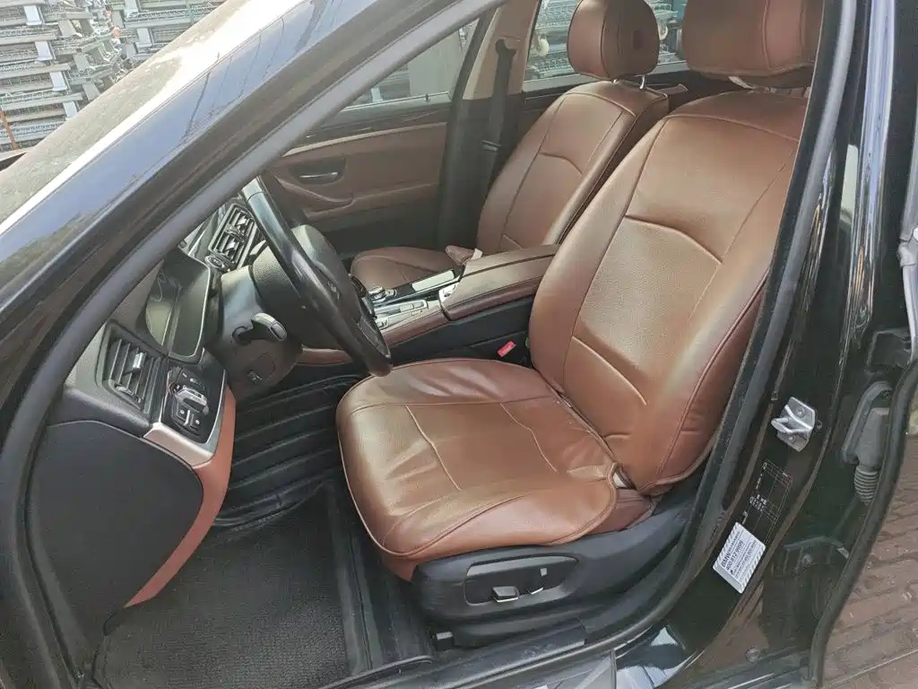 BMW 5 Series — миниатюра 12