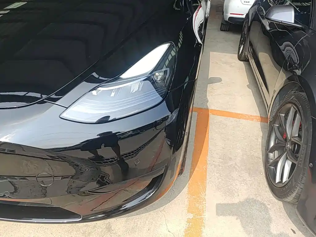 Tesla Model Y — миниатюра 24