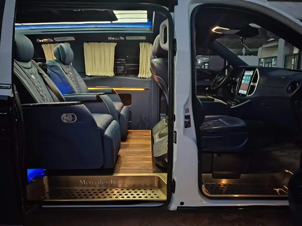 Mercedes-Benz Vito 2016 2.0T Elite 9 мест