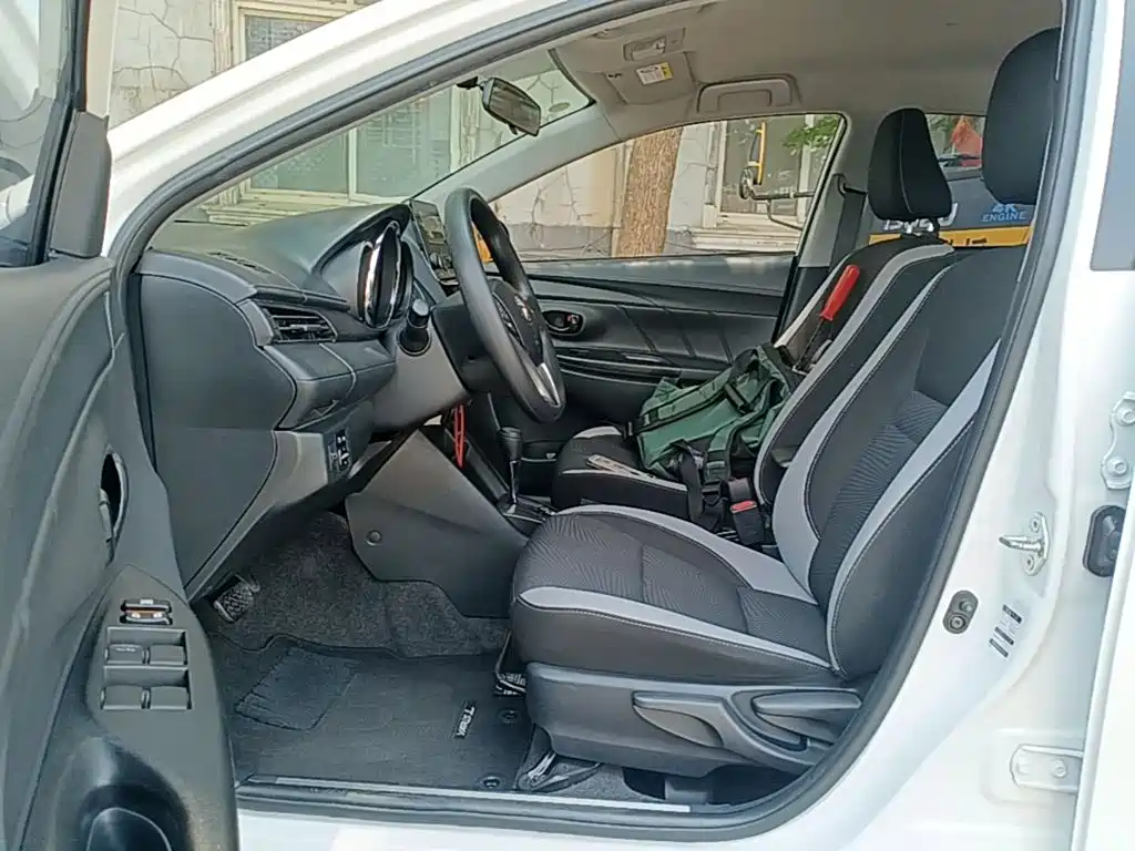 Toyota Yaris L — миниатюра 16