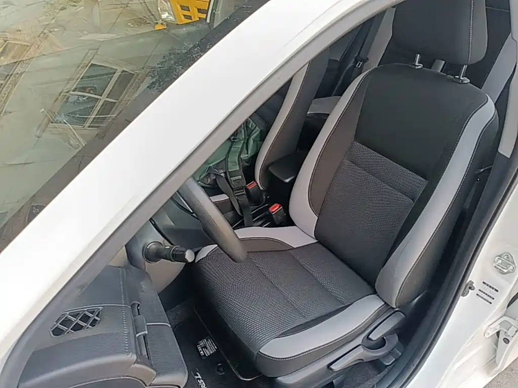Toyota Yaris L — миниатюра 15