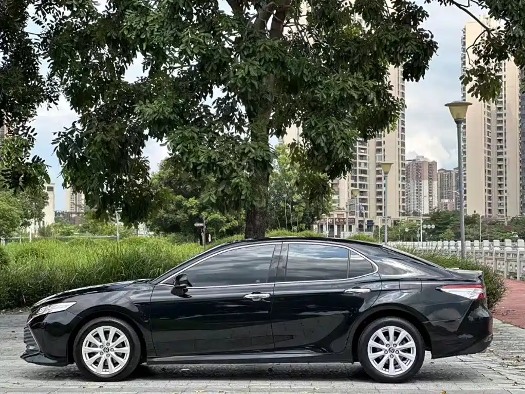Toyota Camry — миниатюра 11