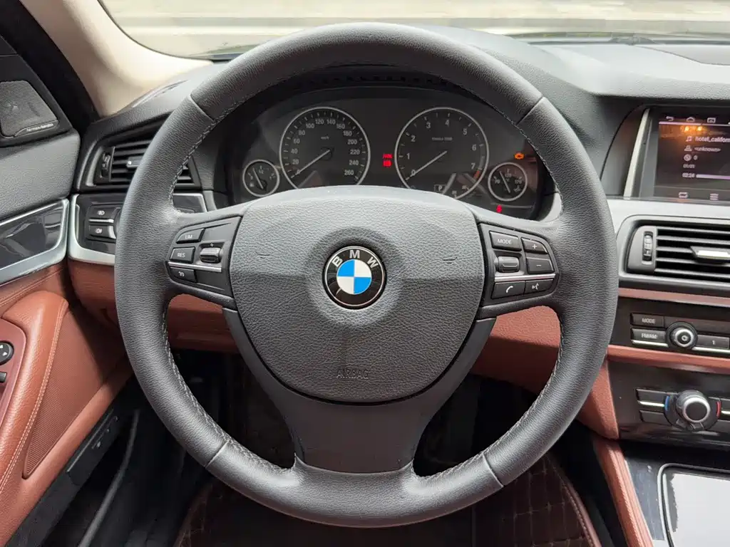 BMW 5 Series — миниатюра 17