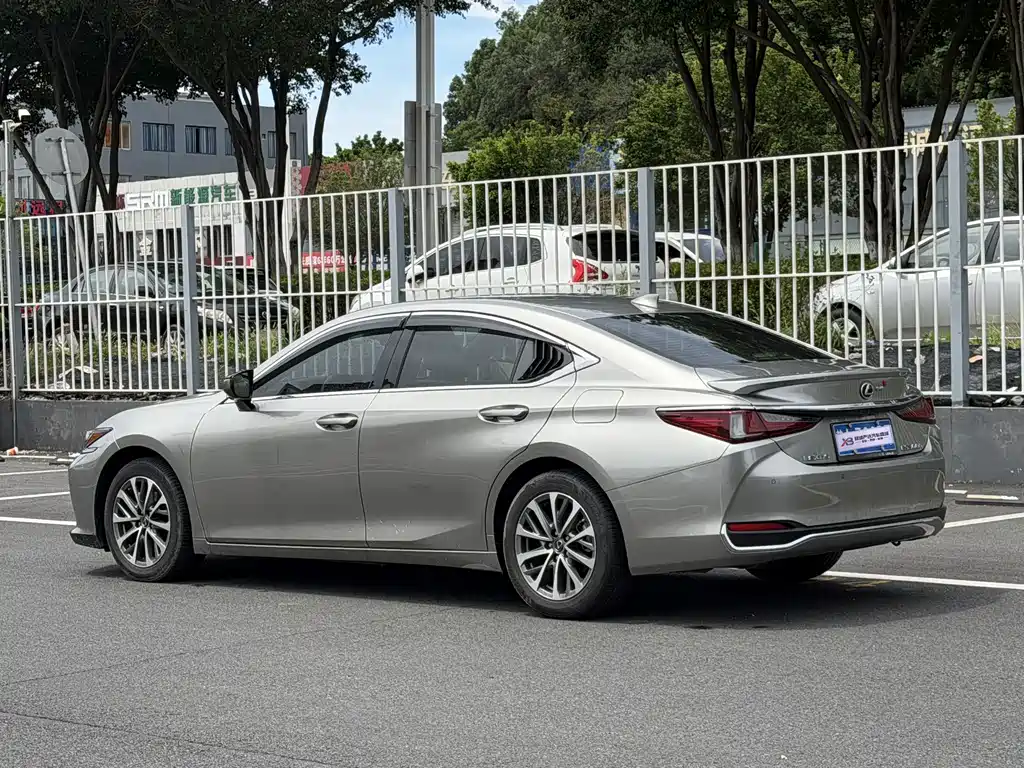 Lexus ES — миниатюра 4