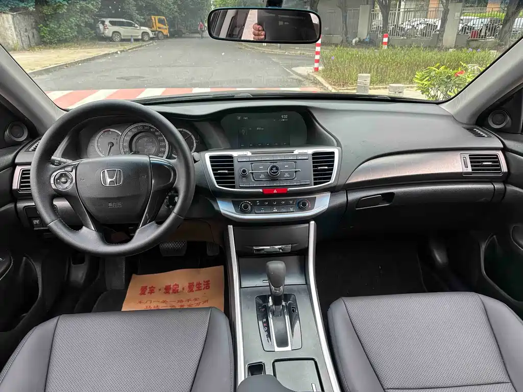 Honda Accord — миниатюра 10