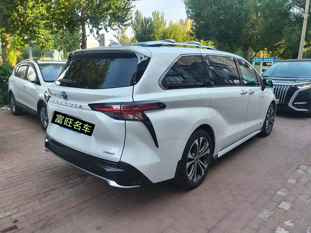 Toyota Granvia — миниатюра 4