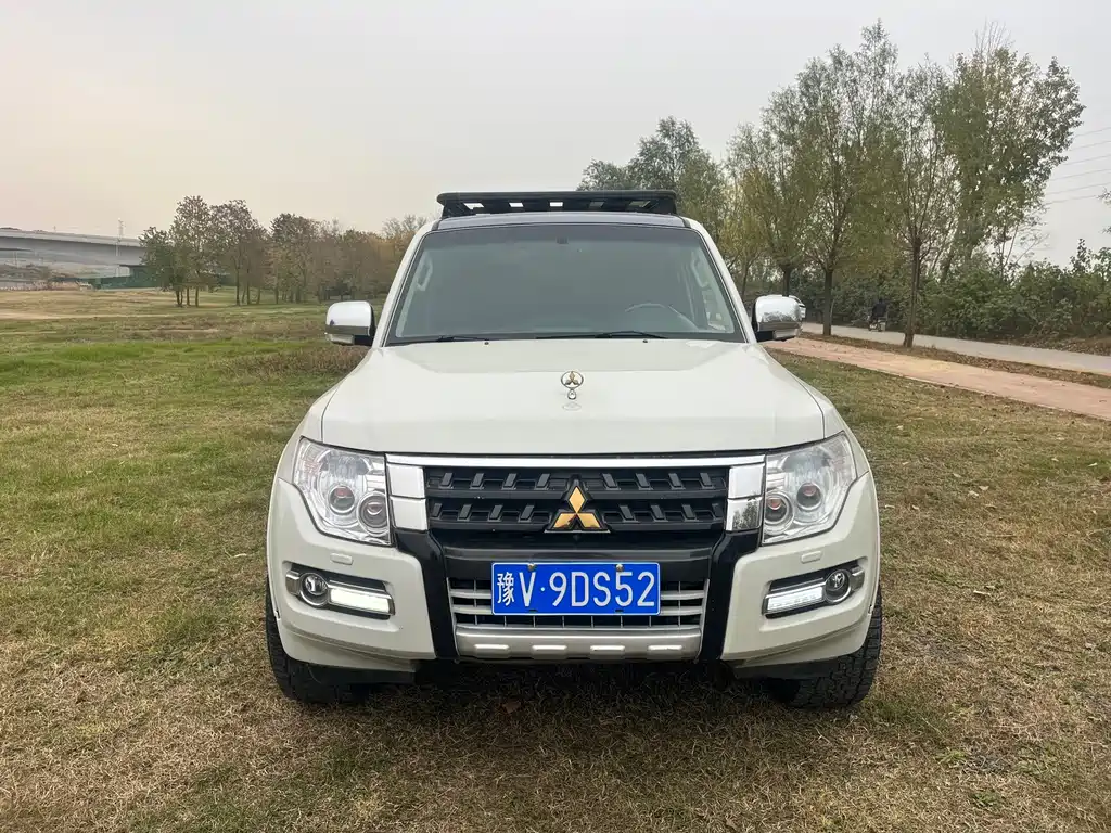 Mitsubishi Pajero (Import) — миниатюра 2