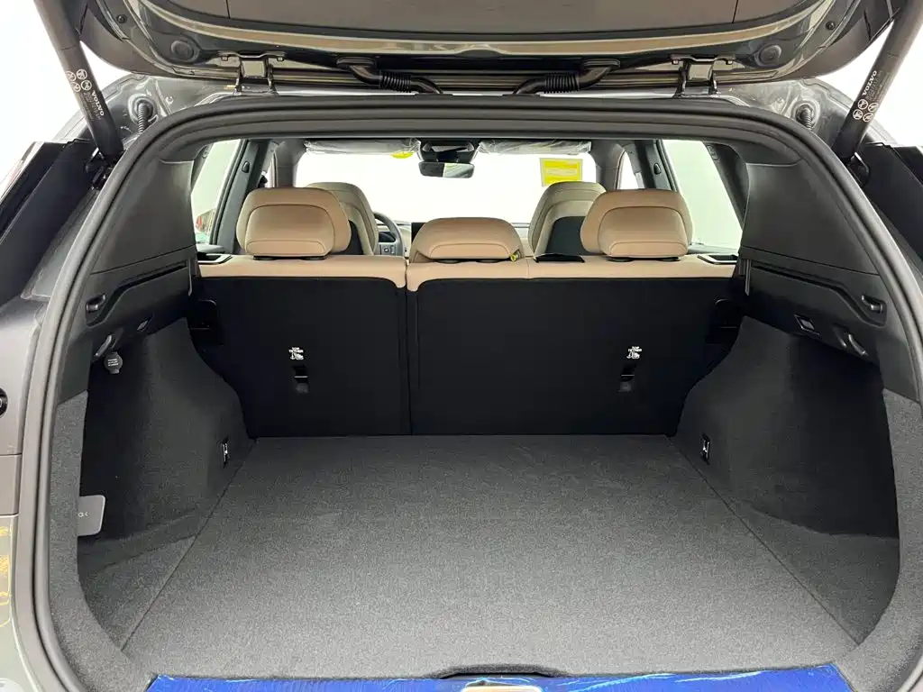 Volvo XC70 PHEV — миниатюра 11
