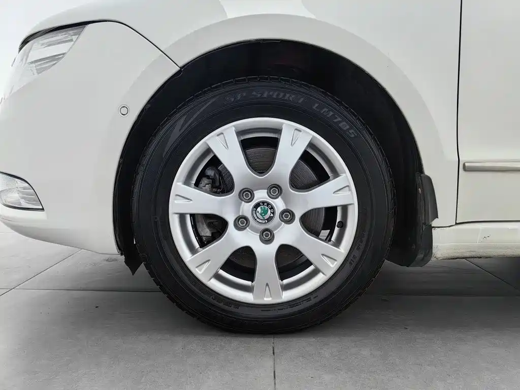 Skoda Superb — миниатюра 17