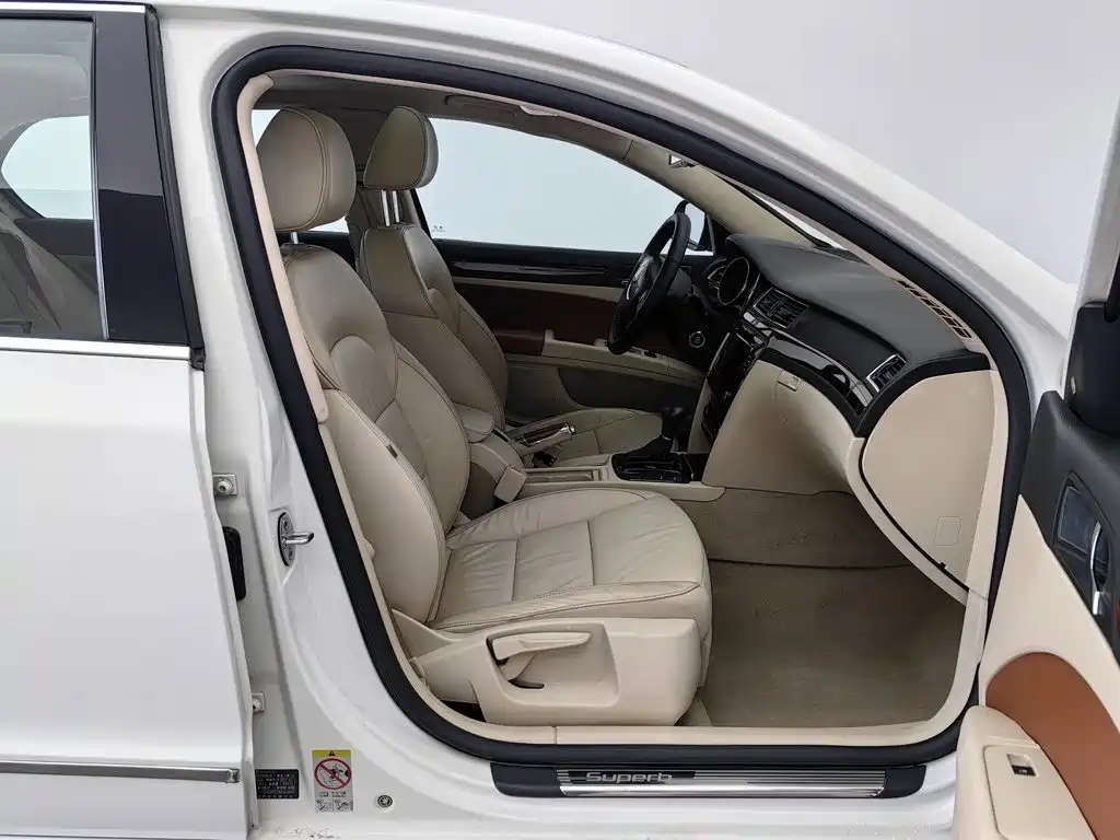 Skoda Superb — миниатюра 23