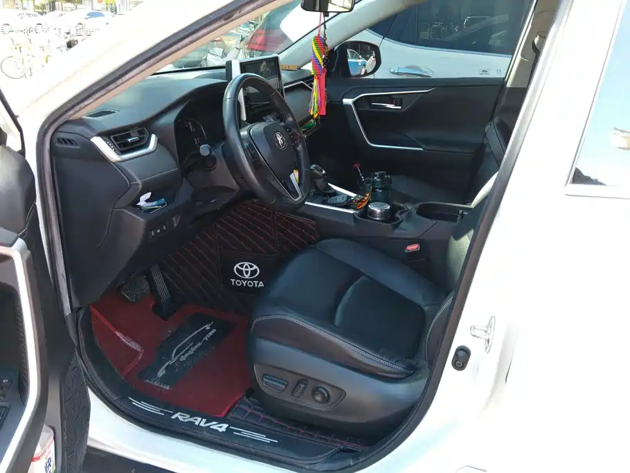 Toyota RAV4 — миниатюра 9