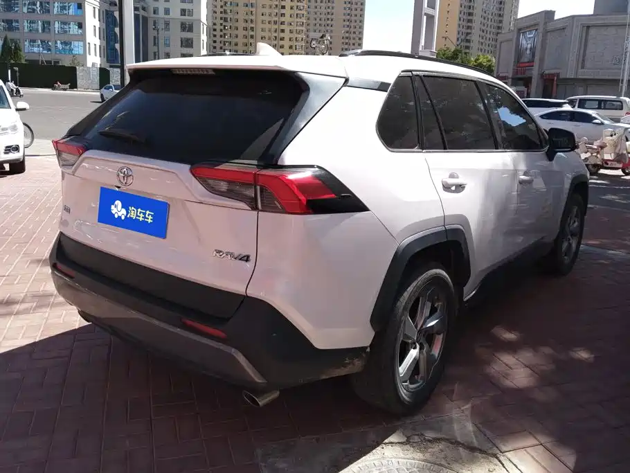 Toyota RAV4 — миниатюра 3