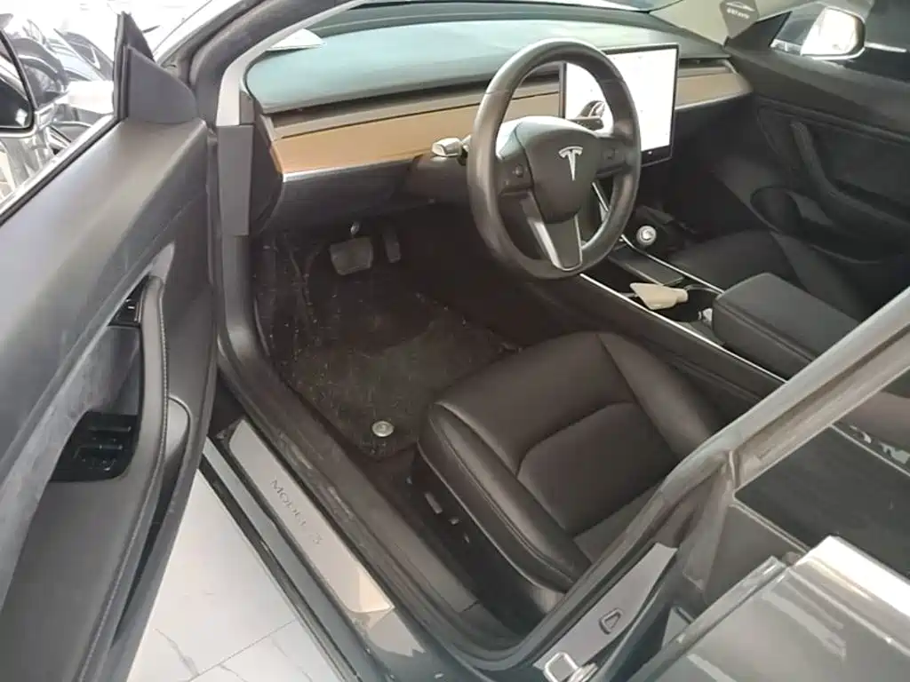 Tesla Model 3 — миниатюра 16
