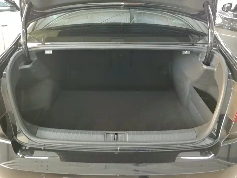 Volkswagen Magotan — миниатюра 4