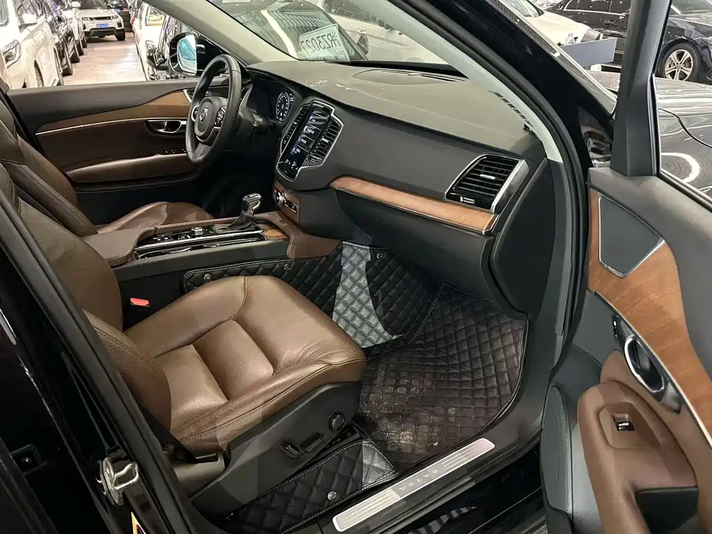 Volvo XC90 — миниатюра 6