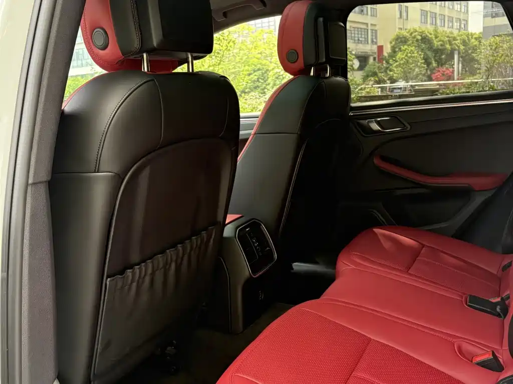 Porsche Macan — миниатюра 7