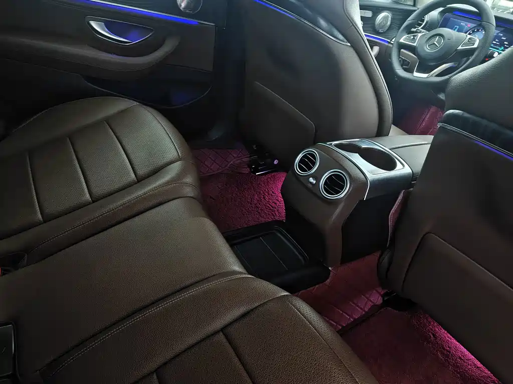 Mercedes-Benz E-Class — миниатюра 7
