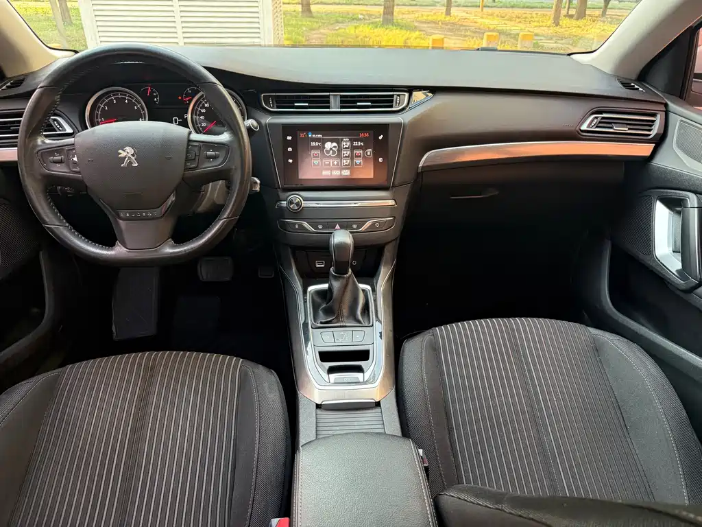 Peugeot 408 — миниатюра 10