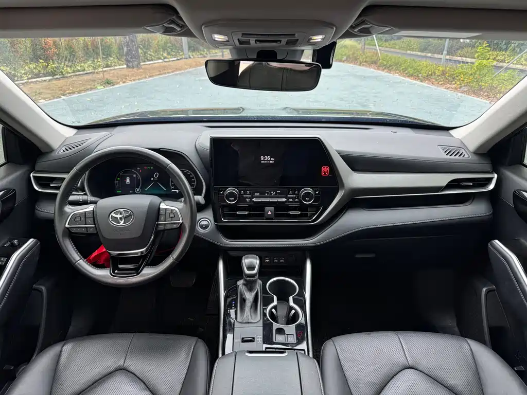 Toyota Highlander 2024 2.5L Luxury 7 мест