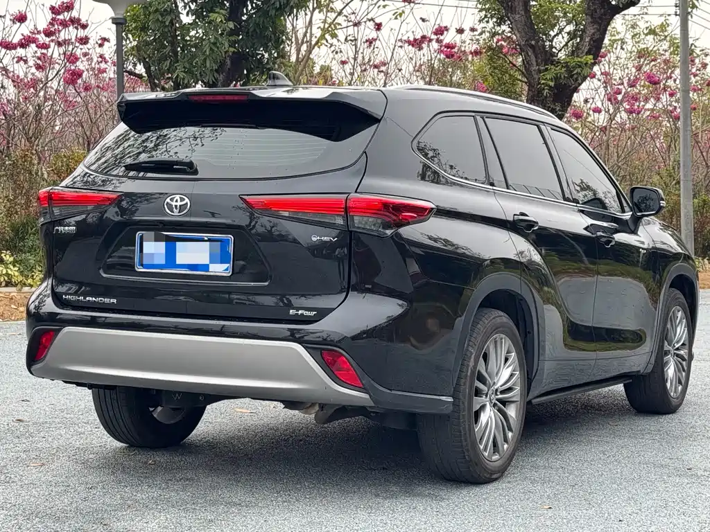 Toyota Highlander 2024 2.5L Luxury 7 мест