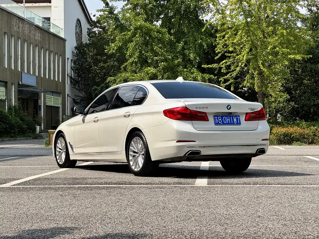 BMW 5 Series — миниатюра 6