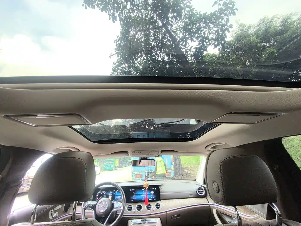 Mercedes-Benz E-Class — миниатюра 14