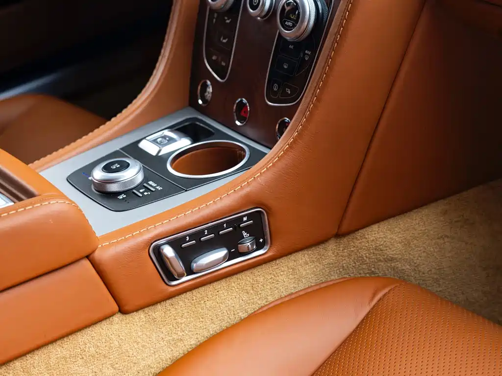 Aston Martin Rapide — миниатюра 29