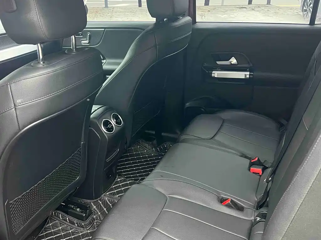 Mercedes-Benz GLB — миниатюра 8