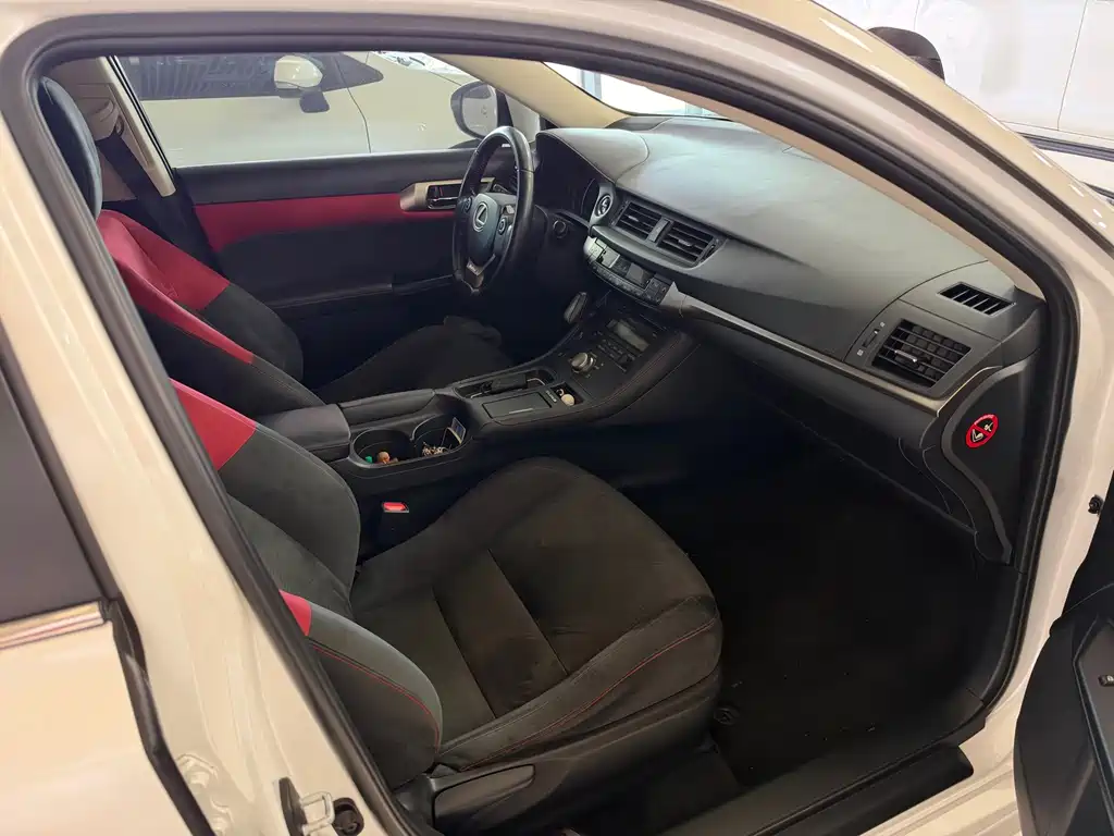 Lexus CT — миниатюра 7