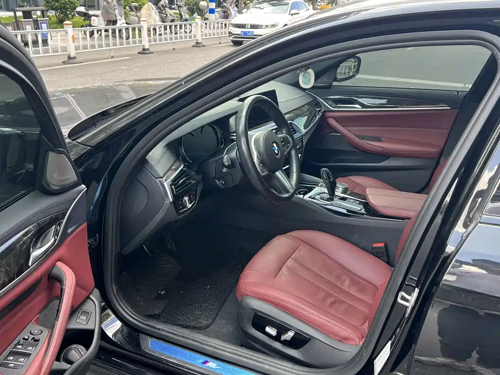 BMW 5 Series — миниатюра 5