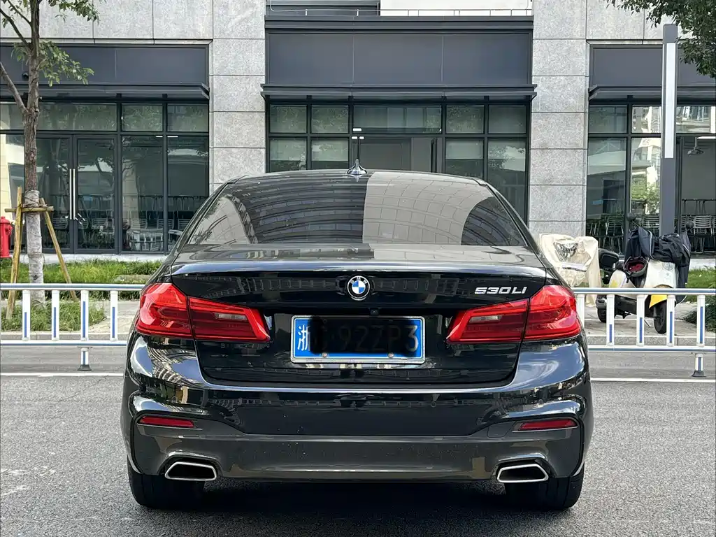 BMW 5 Series — миниатюра 14