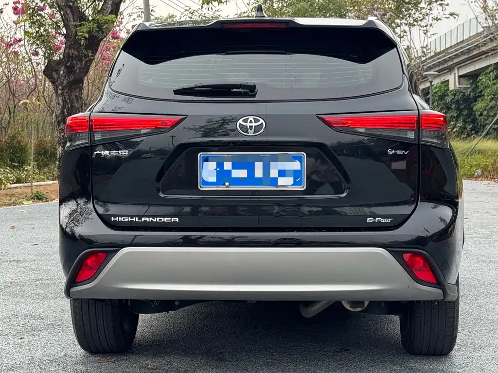 Toyota Highlander 2024 2.5L Luxury 7 мест