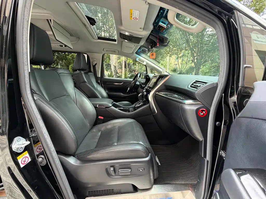 Toyota Vellfire — миниатюра 9