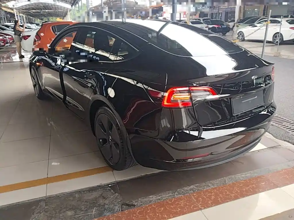 Tesla Model 3 — миниатюра 5