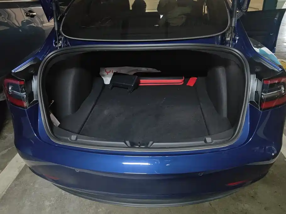 Tesla Model 3 — миниатюра 4