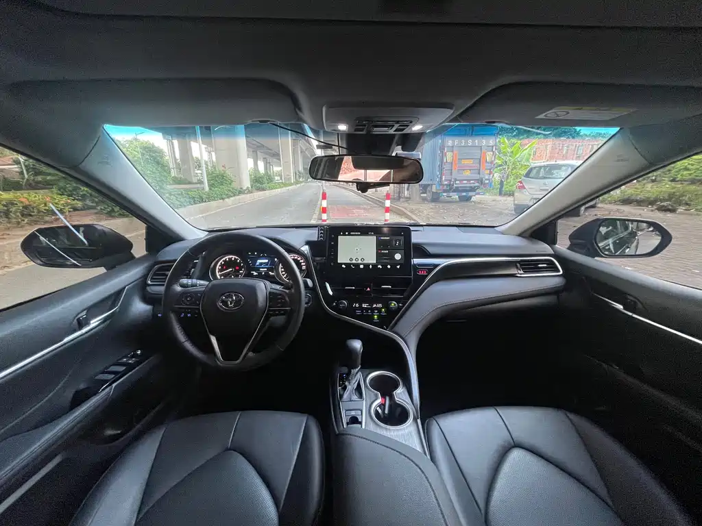 Toyota Camry — миниатюра 10
