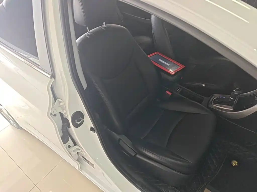 Hyundai Elantra Langdong — миниатюра 25