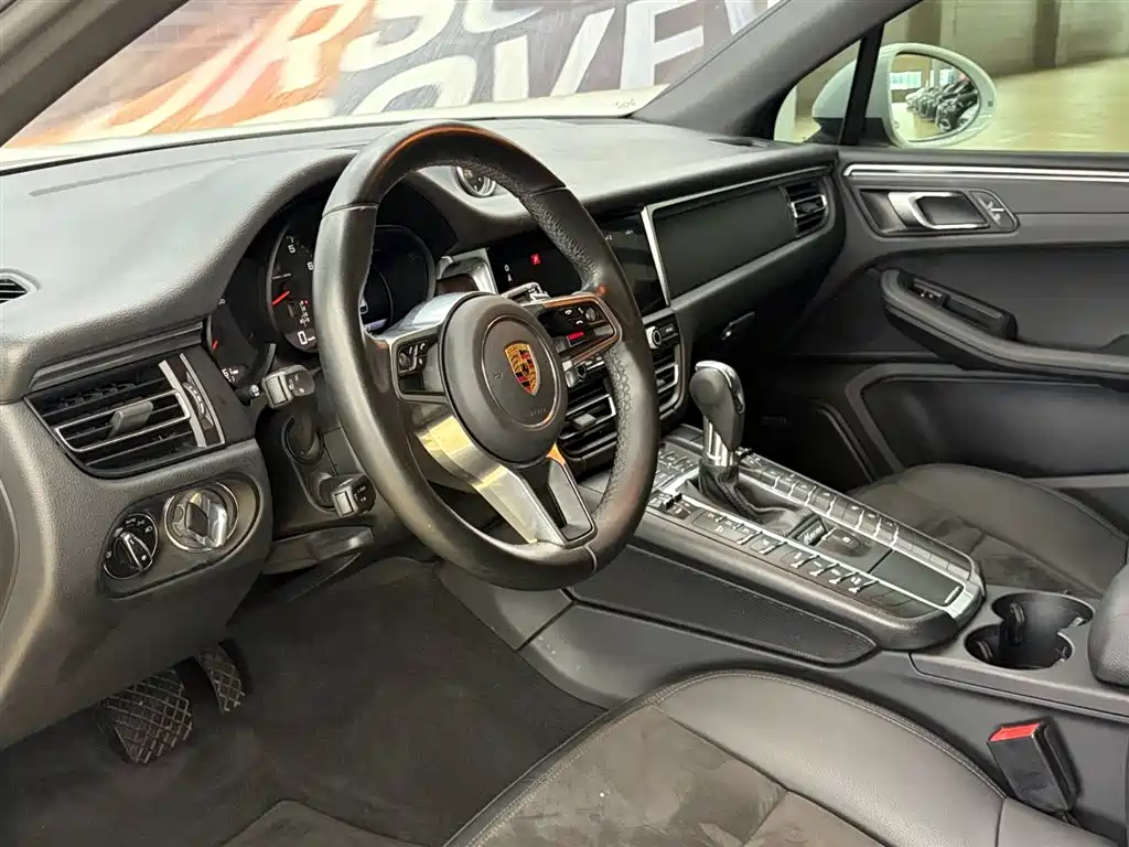 Porsche Macan — миниатюра 12